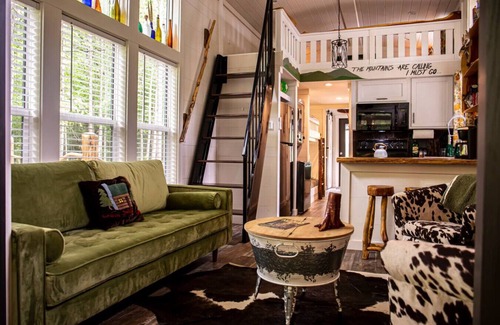 Mentone House | Hot Tub l Game Room l Creek & Waterfall