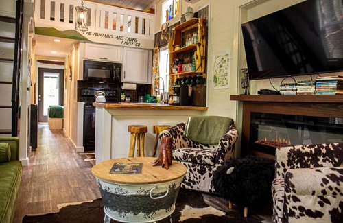 Mentone House | Hot Tub l Game Room l Creek & Waterfall