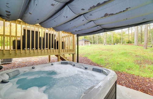 Tobyhanna Cottage | Hot Tub + Lake Access: Spacious Tobyhanna Home