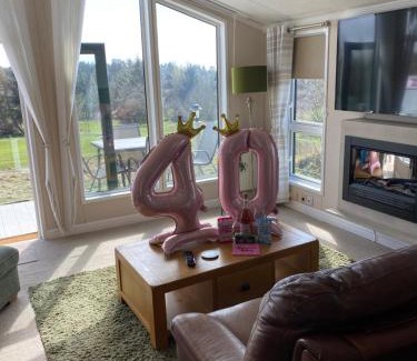 Swarland Apartment | Hot Tub Lodge with Panoramic Views & Free Golf
