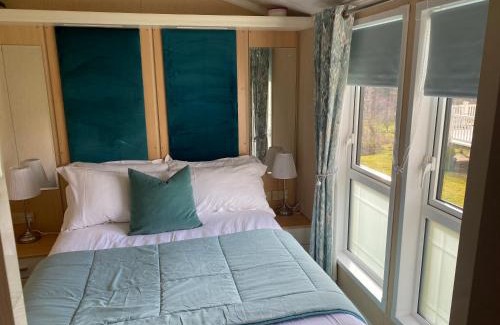 Swarland Apartment | Hot Tub Lodge with Panoramic Views & Free Golf