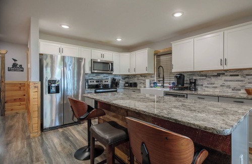 Kodak House | Hot Tub & Mini Golf: Mtn-View Haven in Kodak!