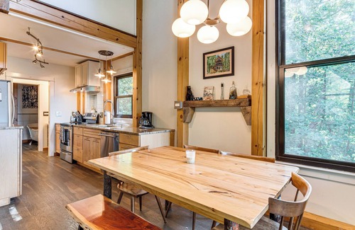 Old Fort Cabin | Hot Tub & Mtn Views: Modern Old Fort Hideaway!