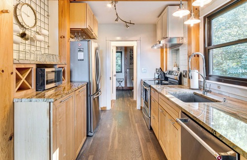 Old Fort Cabin | Hot Tub & Mtn Views: Modern Old Fort Hideaway!