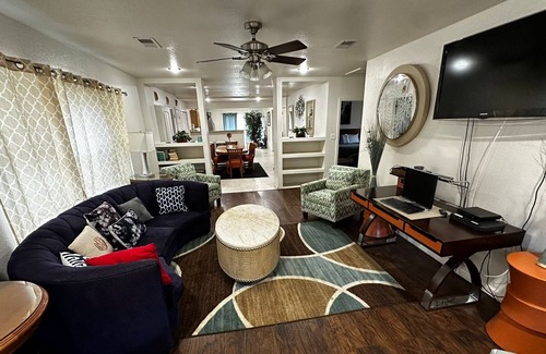 Crosstown House | Hot tub near Zoo, Downtown Beale Street 9 Large Beds