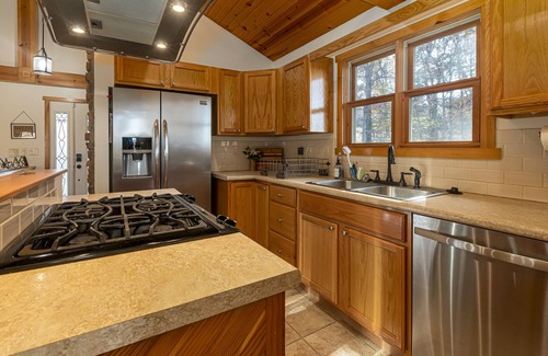 Carbondale House | Hot Tub Overlooking Sunset Ridge | Sleeps 6