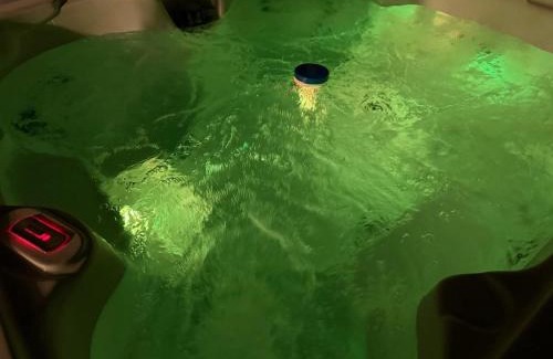 Southeast Edmonton House | Hot Tub Patio Netflixgamescentral Acsleeps 8