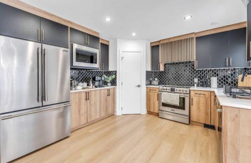 Southeast Edmonton House | Hot Tub Patio Netflixgamescentral Acsleeps 8