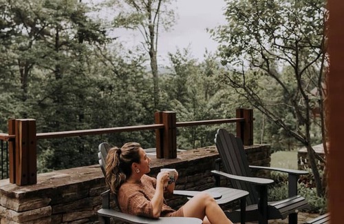 Mont-Tremblant Ski Chalet | HOT TUB + Ping-Pong + BBQ Terrace | Free Shuttle
