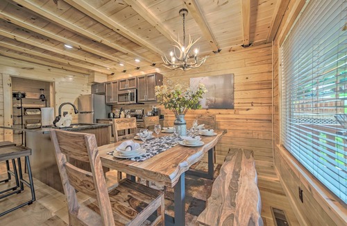 White Oak Lodge Cabin | Hot Tub, Pool Access & Fire Pit: Gatlinburg Cabin