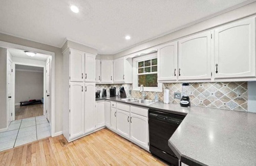 Saratoga Springs House | Hot Tub/Pool Table- Hidden Gem of Saratoga Springs