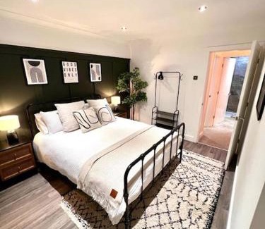 Cleethorpes House | “Hot Tub, Private Parking, Beachside Luxury”
