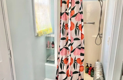 Johnson City Apartment | Hot Tub Private Studio- 1BR/1BR- Historic Tree Streets- 2 min drive to downtown
