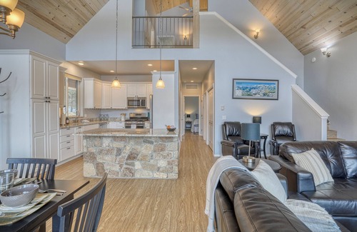 San Juan River Village House | Hot Tub River Front Cabin