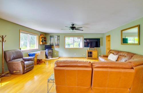 Startup House | Hot Tub Riverfront Retreat 4 Mi to Wallace Falls