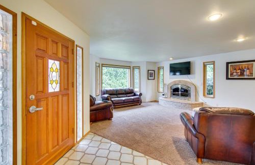 Startup House | Hot Tub Riverfront Retreat 4 Mi to Wallace Falls