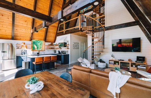 Campton Cabin | Hot Tub | Romantic 3 Story A-frame | Firepit |Pets