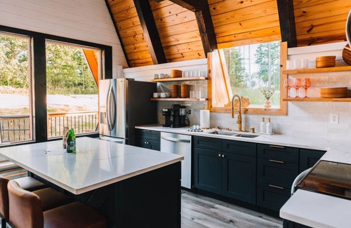Campton Cabin | Hot Tub | Romantic 3 Story A-frame | Firepit |Pets