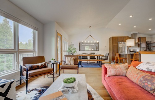 Big Sky Condo | Hot Tub & Sauna, Amazing Views, Close to Town Center and Ski Resort!