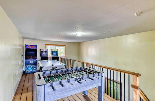 East Stroudsburg House | Hot Tub Sauna Steam Room Arcades Airhockey