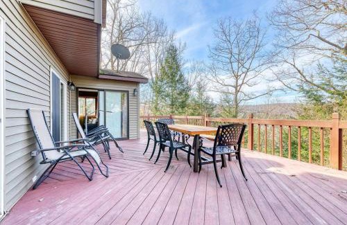 East Stroudsburg House | Hot Tub Sauna Steam Room Arcades Airhockey