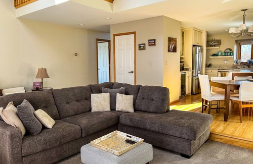The Galena Territory House | Hot Tub, Sun Porch, AMAZING Views and Sunsets! Close to Downtown Shopping/Dining