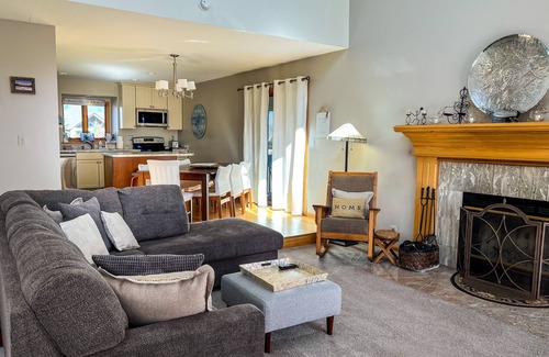 The Galena Territory House | Hot Tub, Sun Porch, AMAZING Views and Sunsets! Close to Downtown Shopping/Dining