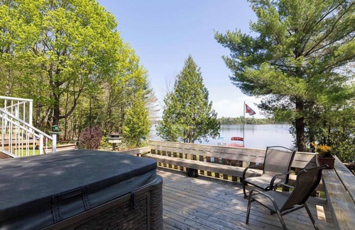 Baysville Cottage | Hot Tub, SUP, Canoe, FirePit, WiFi, Dog Friendly, 5 Mins to Baysville