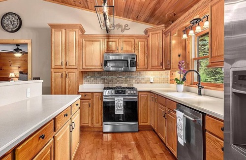 Cranberry Falls Cabin | Hot tub, theater room w/100" tv, views, firepit, 3 king beds, porch perfection!
