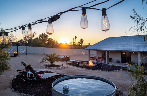 Twentynine Palms House | ★Hot tub under the stars★ 4-King Beds, Cowboy Pool, Game Room, Fire Pit, JTNP