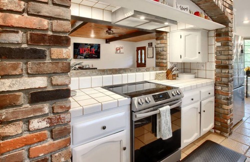 Yosemite Forks House | Hot Tub, Views, Privacy, Game Room, just 5 min from Downtown!
