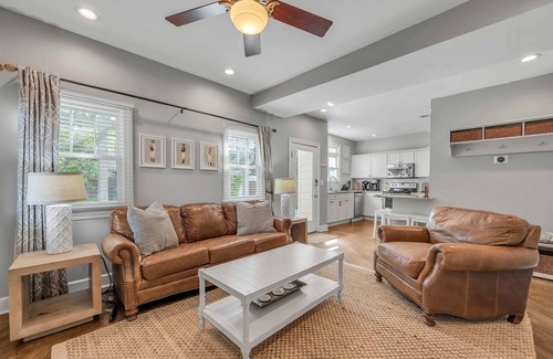 Hollywood - Mt. Vernon House | Hot Tub | Walk to Downtown | Patio | Fire Pit | Game Room