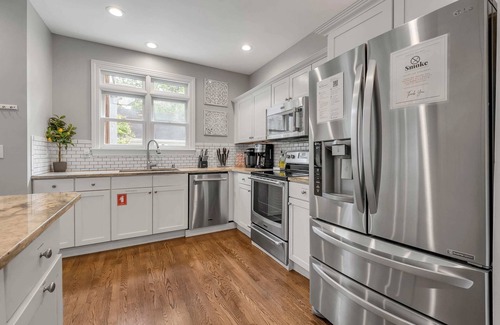Hollywood - Mt. Vernon House | Hot Tub | Walk to Downtown | Patio | Fire Pit | Game Room