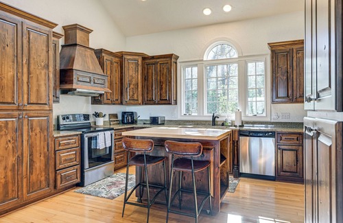Cullowhee House | Hot Tub & Water Views: Lake Glenville Home!