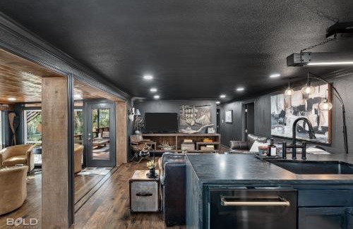 Jefferson House | Hot Tub, Waterfront, Boathouse, Whiskey Barrel