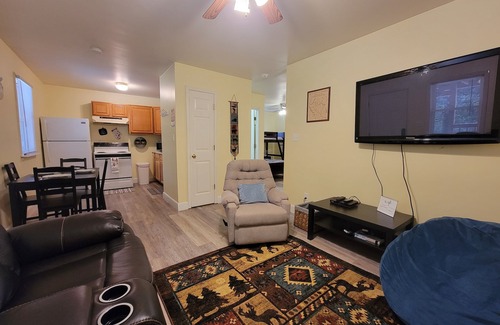 Stanton Cottage | Hot Tub & WiFi - Mimi's Hideaway - Budget-Friendly Escape in Red River Gorge, Kentucky!