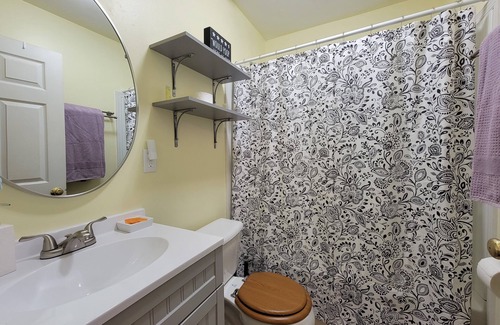Stanton Cottage | Hot Tub & WiFi - Mimi's Hideaway - Budget-Friendly Escape in Red River Gorge, Kentucky!