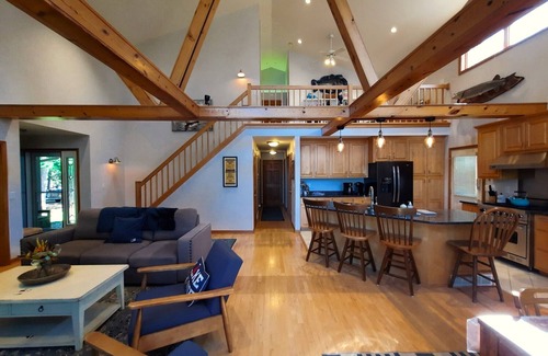 Wautoma House | Hot tub with Spacious 5-bedroom house in Wautoma on Silver Lake
