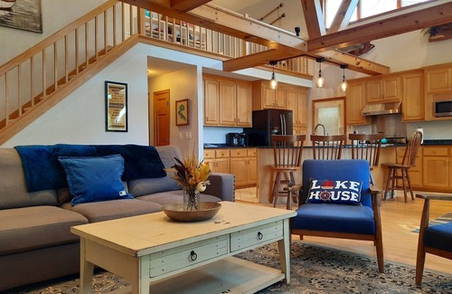 Wautoma House | Hot tub with Spacious 5-bedroom house in Wautoma on Silver Lake