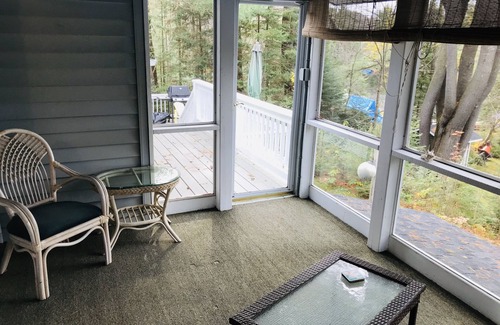 Bracebridge Cottage | Hot Tub-Woodstove-Paddleboards-Kayaks-Canoe-Paddleboat-Campfire Pit-Dogs Welcome