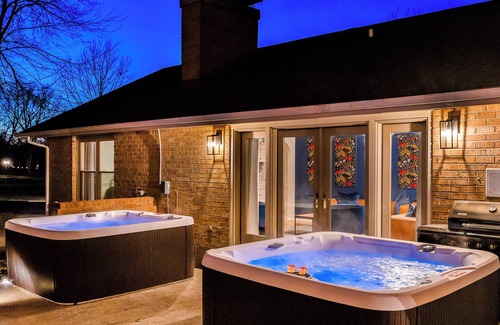 Frankfort House | Hot Tubs + Firepit + Gameroom + 4mi to Buffalo Trace