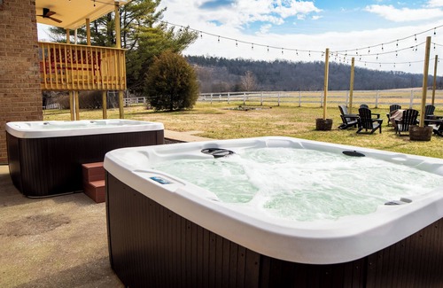 Frankfort House | Hot Tubs + Firepit + Gameroom + 4mi to Buffalo Trace