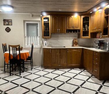 Serednye House | Hotel Окремий Будинок-Апартаменти