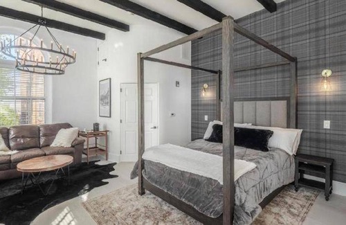 Wilmington Historic District Hotel | Hotel ∙ 4 guests