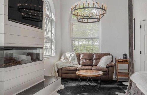 Wilmington Historic District Hotel | Hotel ∙ 4 guests