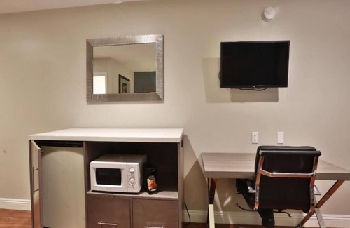 Anaheim Resort Hotel | Hotel 414 Anaheim, Luxurious King Size Bed