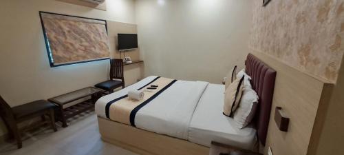 Andheri House | Hotel 4Shine