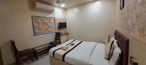 Andheri House | Hotel 4Shine