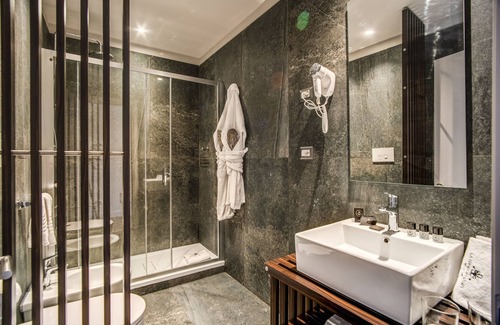 Monti Hotel | Hotel 77 Seventy-Seven