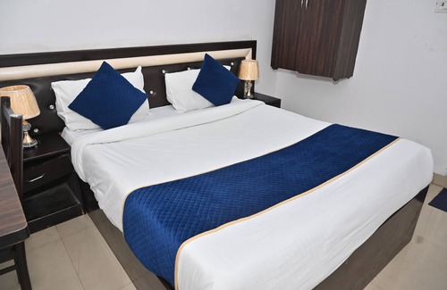 Lucknow Hotel | Hotel A One Inn